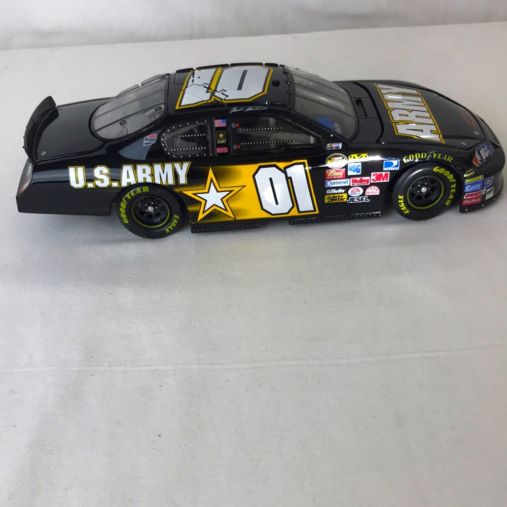 Mark Martin Army 01 2007 Monte Carlo SS CUO701-21ARMMGMCX-00270 model car